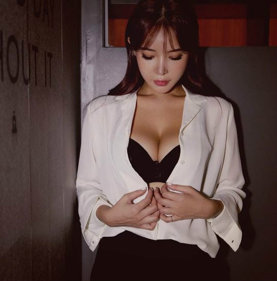 【捕鱼王】韩国美女이아윤 性感围裙照像情趣内衣
