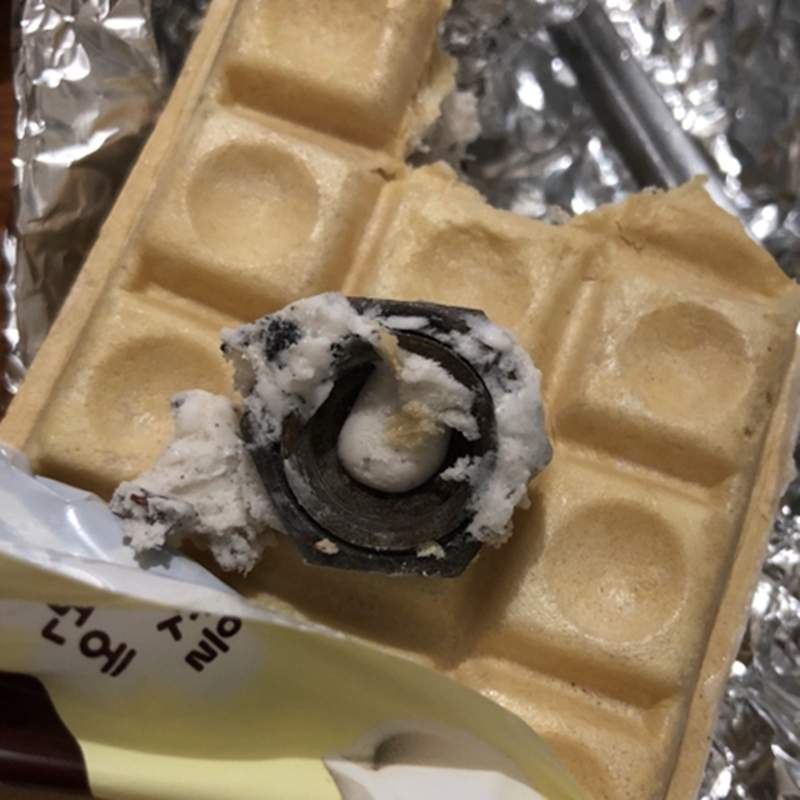 韩国网友吃乐天旗下冰淇淋吃到螺丝帽 厂商回应令网友愤怒