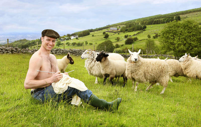 爱尔兰性感农夫月历 型男半裸种田令人赏心悦目