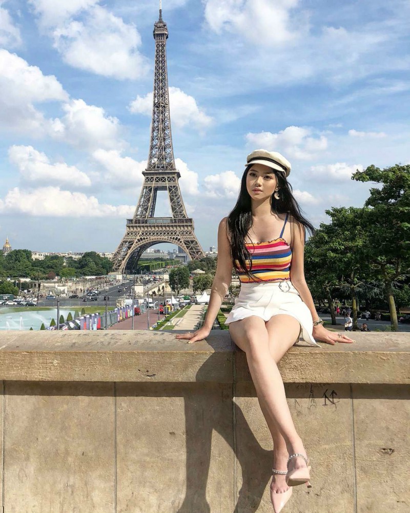 正妹Michelle Lo晒法国巴黎旅游照 性感大长腿十分吸睛