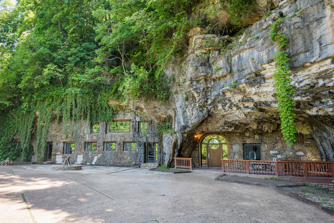 神祕奢华洞穴旅馆 体验007庞德特务感