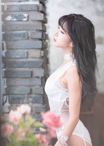 韩国性感车模许允美诱惑写真 许允美个人资料