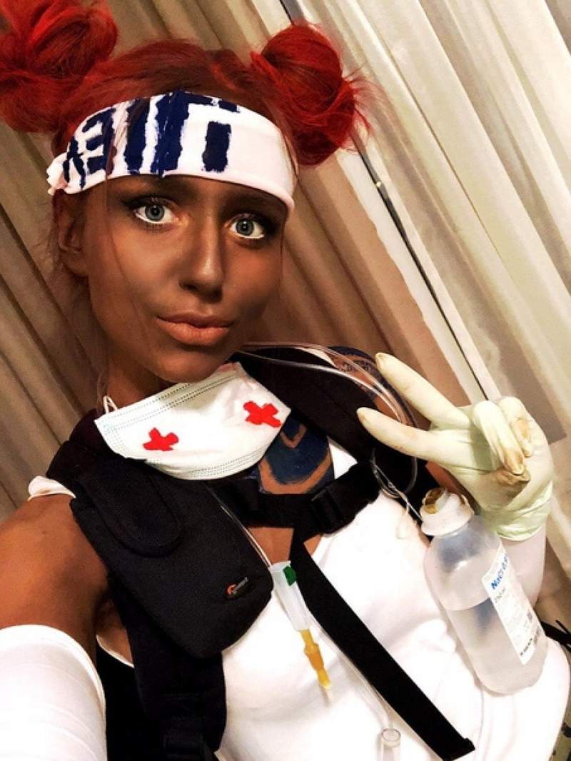 立陶宛美女cosplay《Apex 英雄》生命线遭封锁 涂黑脸被疑种族歧视