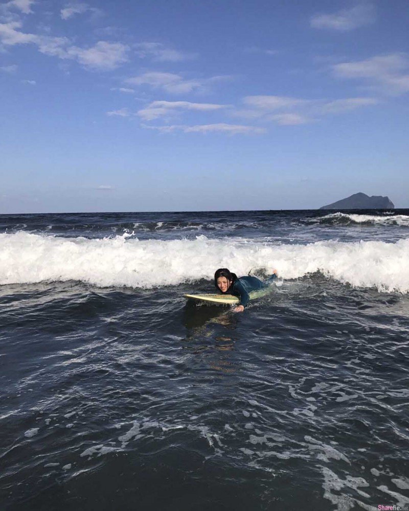 阳光正妹Unaaa 美女冲浪征服大海