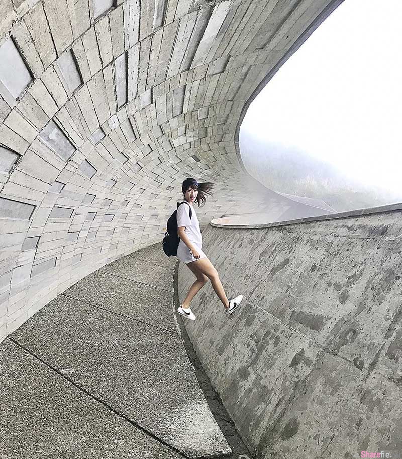 台湾正妹林珈伊 中空大开令人想犯规
